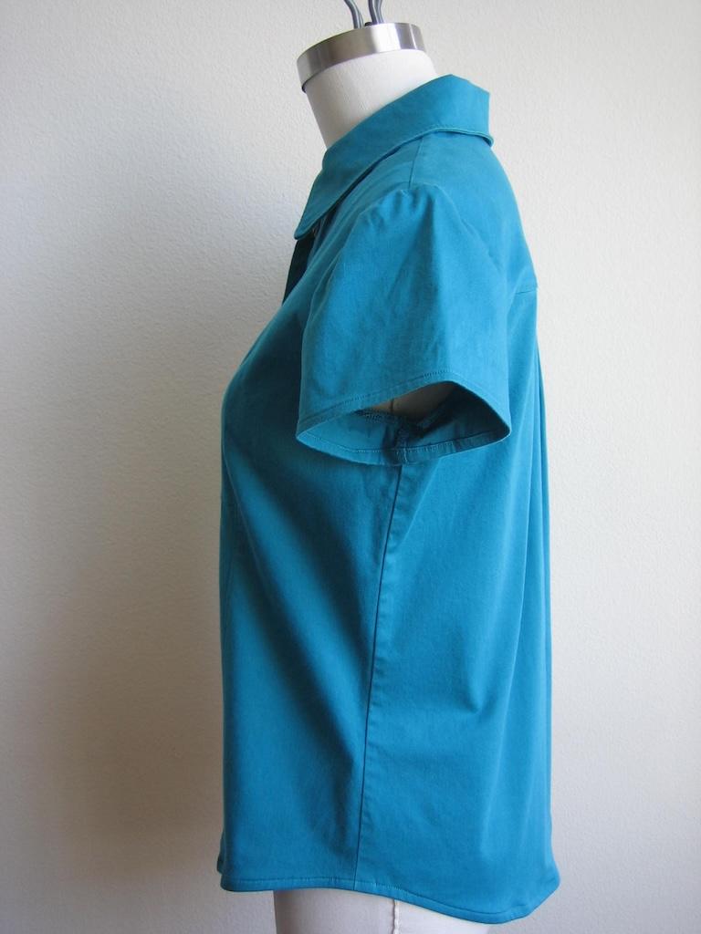 Side view of Luna’s handmade shirt in turquoise fabric on the dress form, made with Simplicity S2447 pattern