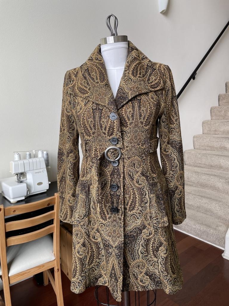 Front view of Luna’s lined coat on the dress form made from Simplicity S2311 pattern, with belt around the waist
