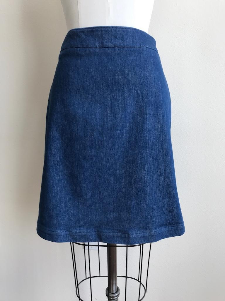 Luna’s DIY skirt made from Simplicity S2759 sewing pattern on the dress form