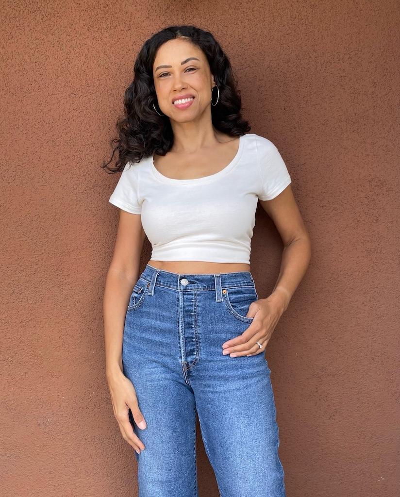 Luna smiling with her hand on pocket, wearing her T-shirt made from cotton knit 