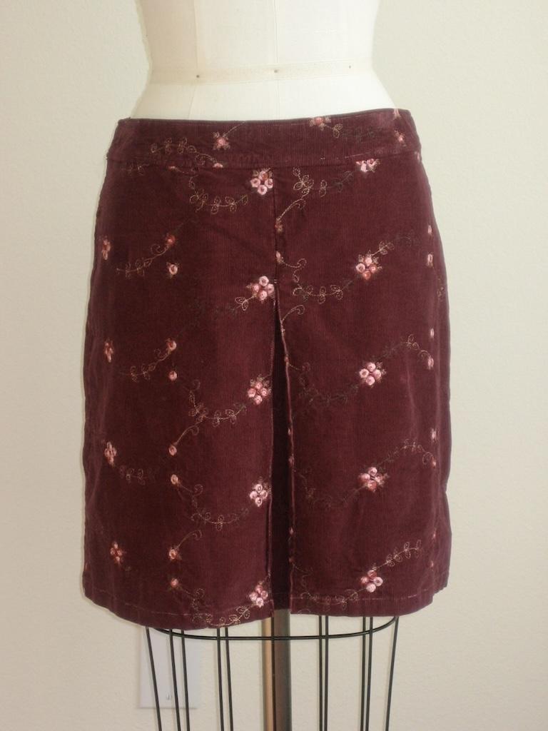 Front view of Luna’s skirt made from Simplicity S2758 in baby cord fabric hanging on her dress form