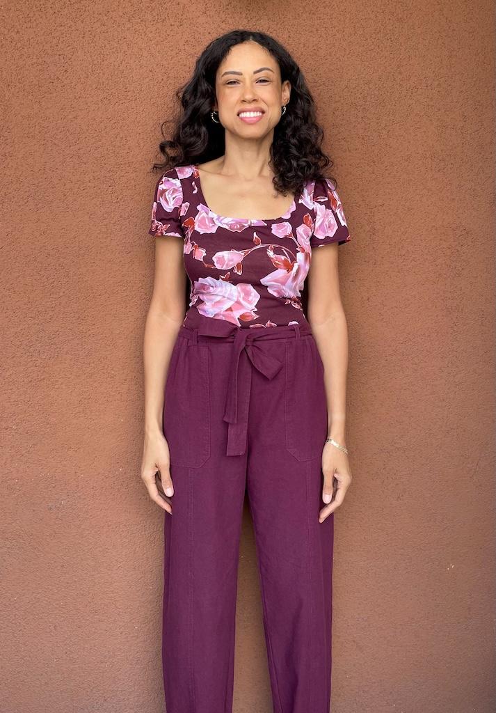 Luna smiling to the camera wearing her DIY linen pants made from Simplicity S9050 sewing pattern