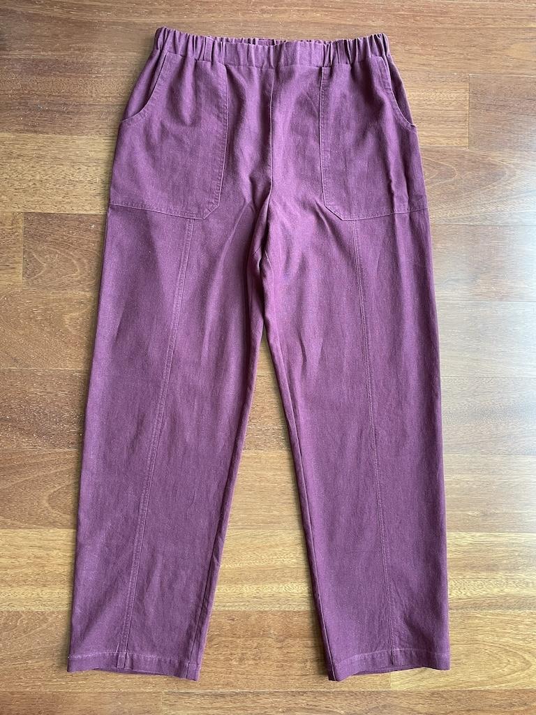 Front view of Luna’s straight leg linen pants that she made from Simplicity S9050 sewing pattern