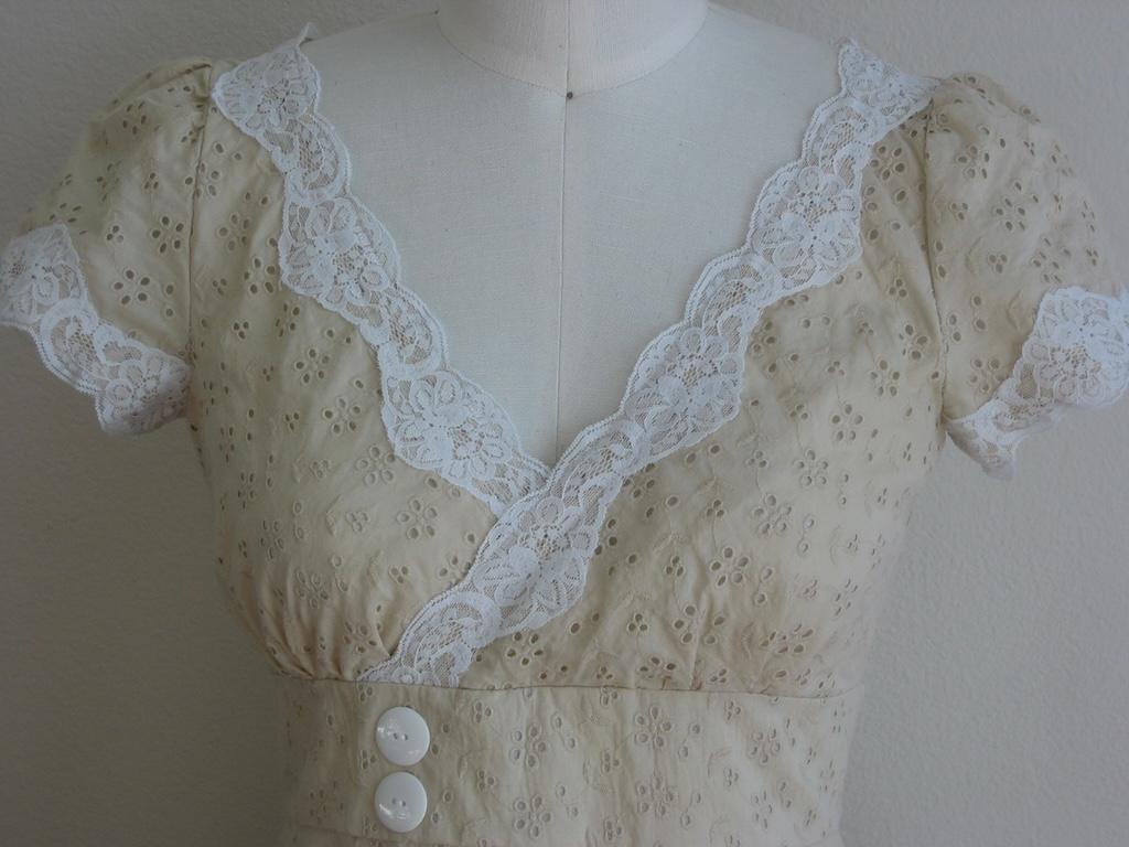 Front view of Luna’s DIY eyelet dress bodice with lace on the dress form